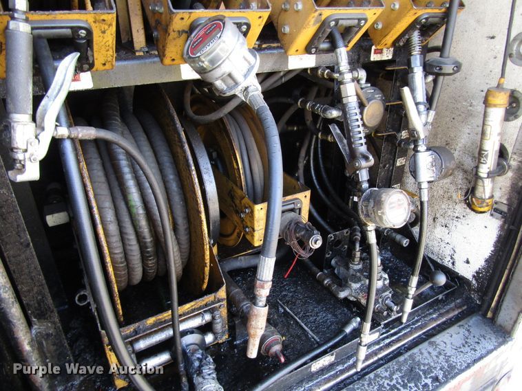 image for item DH8325 1999 Chevrolet C6500 lube service truck