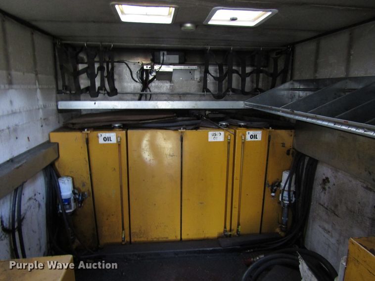 image for item DH8325 1999 Chevrolet C6500 lube service truck