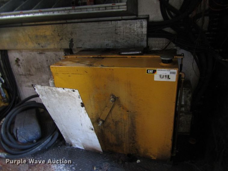 image for item DH8325 1999 Chevrolet C6500 lube service truck