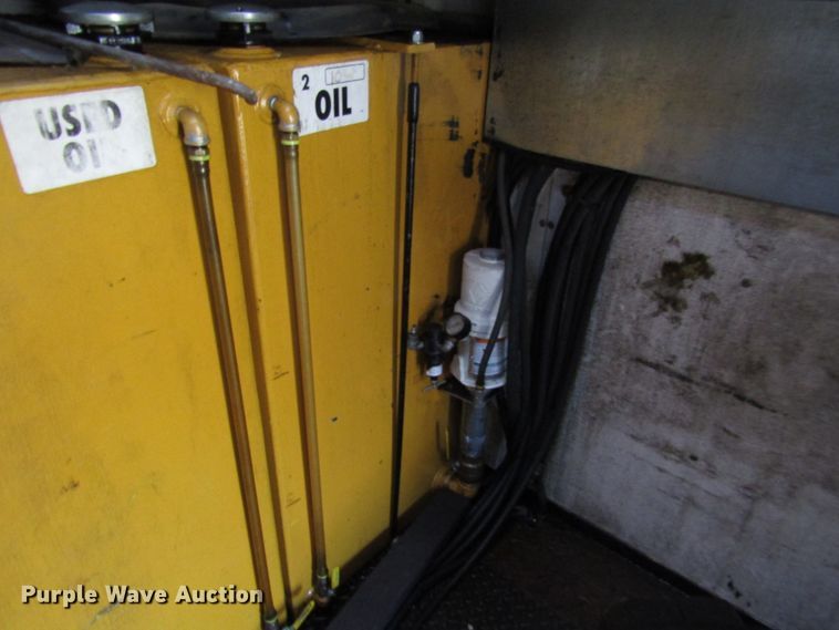 image for item DH8325 1999 Chevrolet C6500 lube service truck