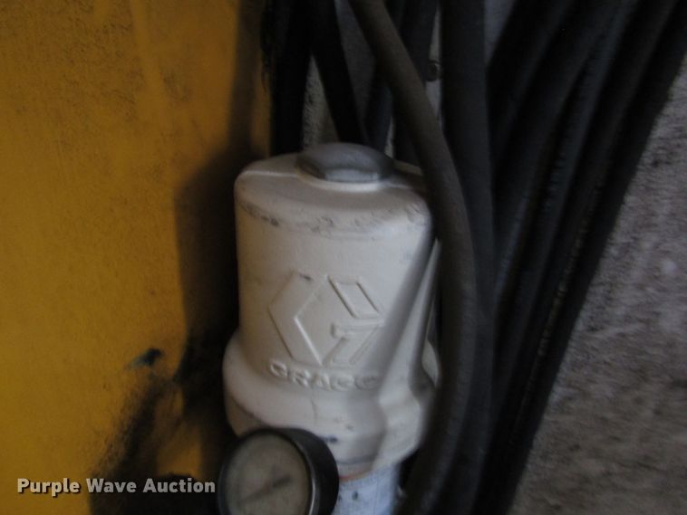 image for item DH8325 1999 Chevrolet C6500 lube service truck