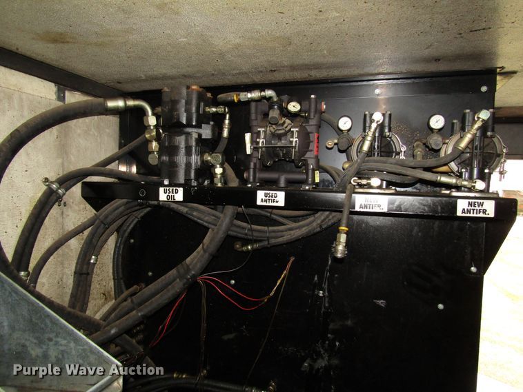 image for item DH8325 1999 Chevrolet C6500 lube service truck