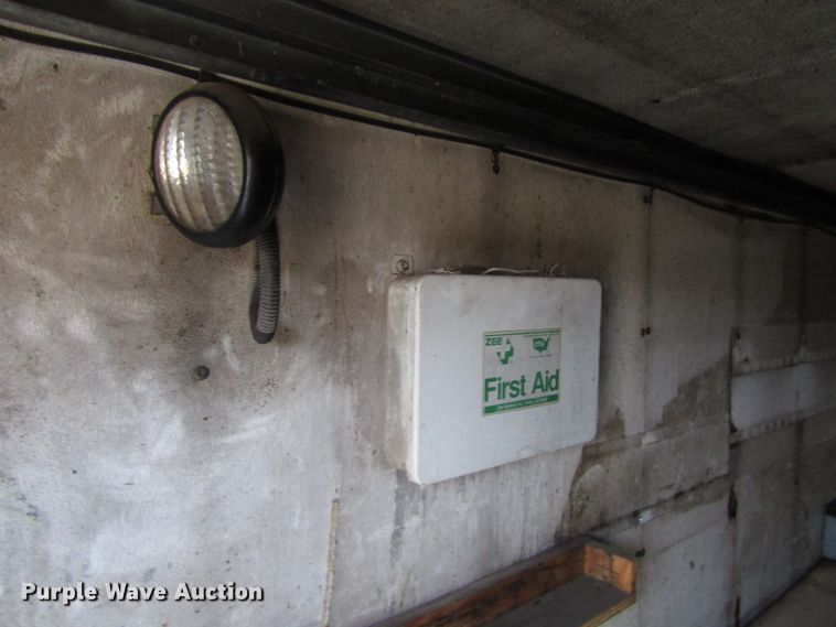 image for item DH8325 1999 Chevrolet C6500 lube service truck