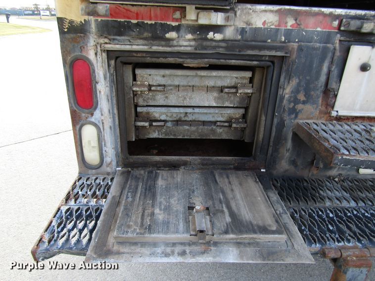 image for item DH8325 1999 Chevrolet C6500 lube service truck