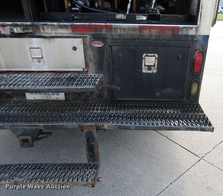 image for item DH8325 1999 Chevrolet C6500 lube service truck