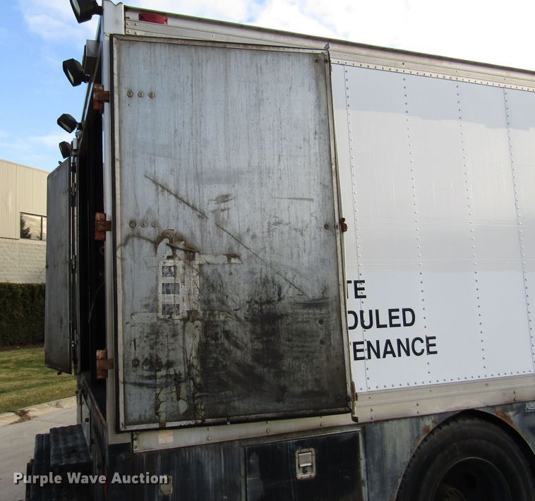 image for item DH8325 1999 Chevrolet C6500 lube service truck