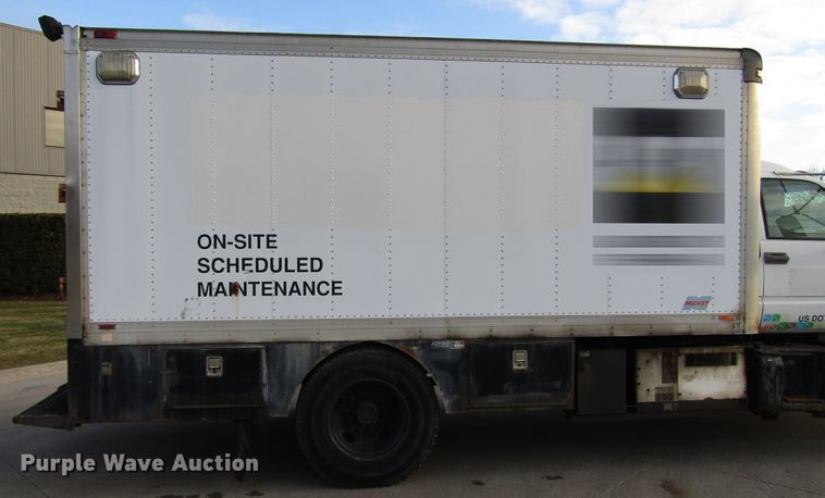 image for item DH8325 1999 Chevrolet C6500 lube service truck