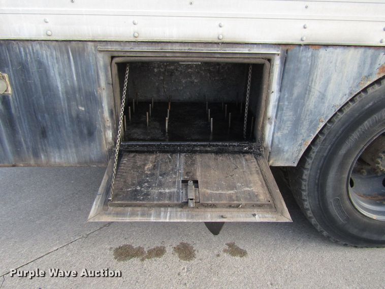 image for item DH8325 1999 Chevrolet C6500 lube service truck