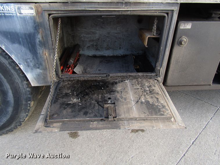 image for item DH8325 1999 Chevrolet C6500 lube service truck