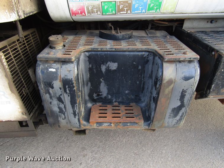 image for item DH8325 1999 Chevrolet C6500 lube service truck