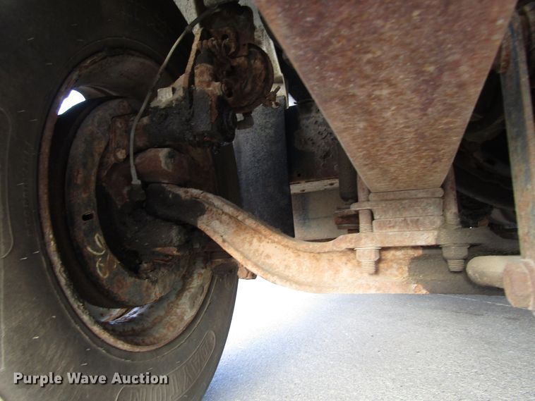 image for item DH8325 1999 Chevrolet C6500 lube service truck