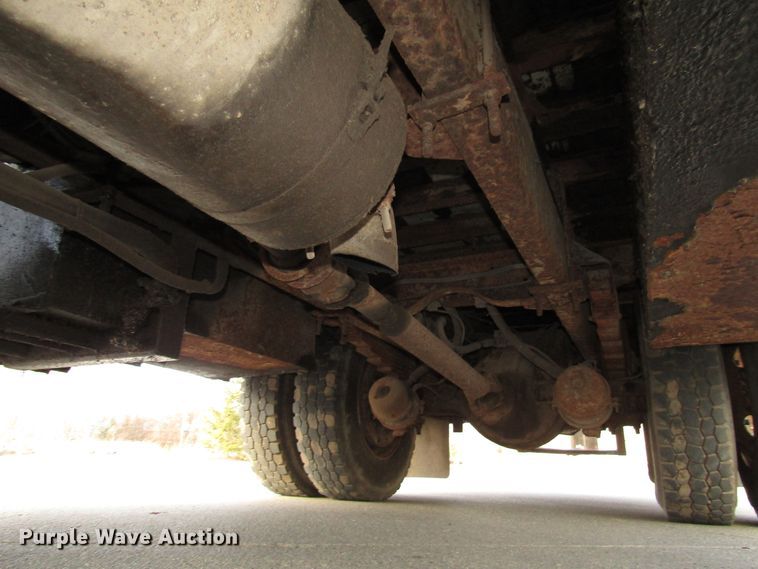 image for item DH8325 1999 Chevrolet C6500 lube service truck