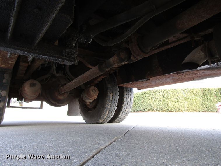 image for item DH8325 1999 Chevrolet C6500 lube service truck