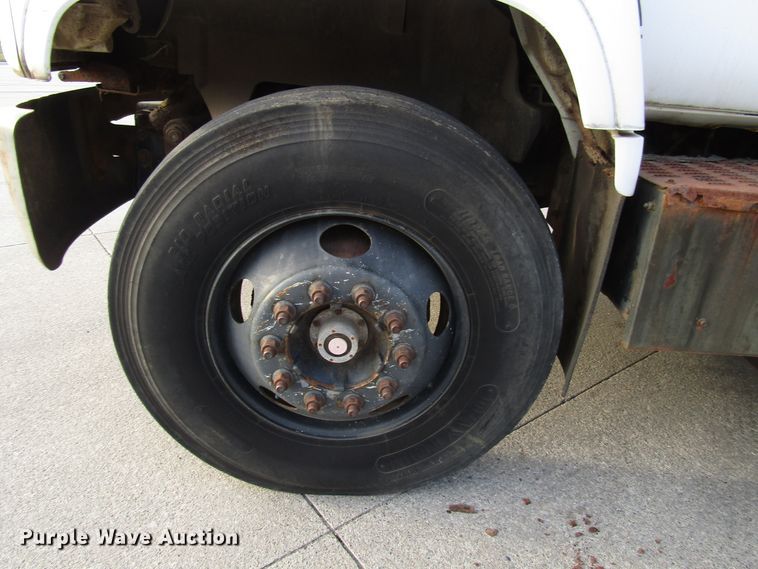 image for item DH8325 1999 Chevrolet C6500 lube service truck