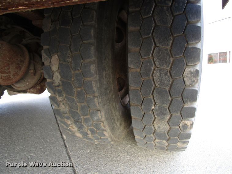 image for item DH8325 1999 Chevrolet C6500 lube service truck