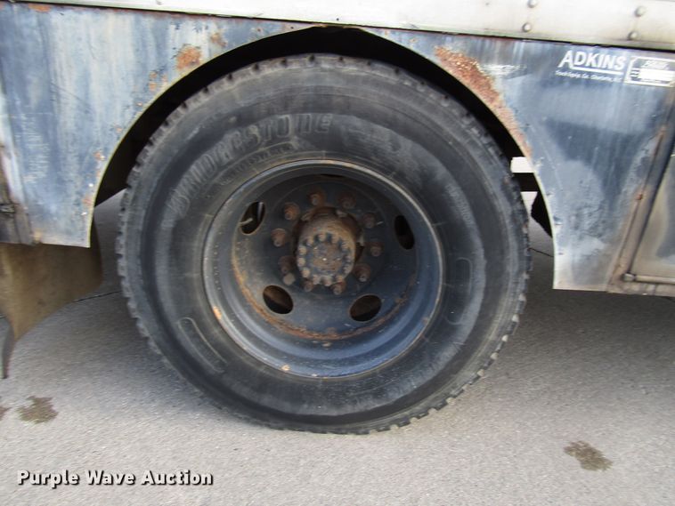 image for item DH8325 1999 Chevrolet C6500 lube service truck