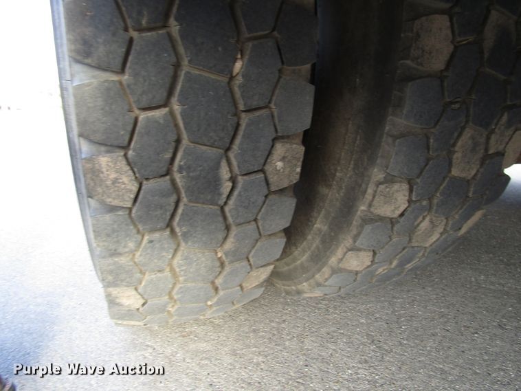 image for item DH8325 1999 Chevrolet C6500 lube service truck