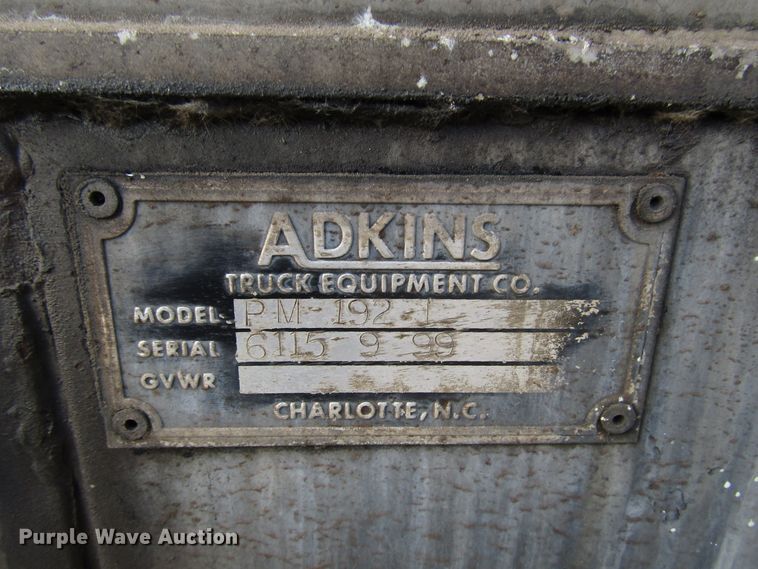 image for item DH8325 1999 Chevrolet C6500 lube service truck