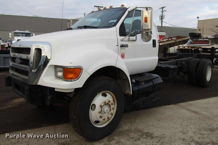 image for item DH8326 2009 Ford F750 Super Duty truck cab and chassis
