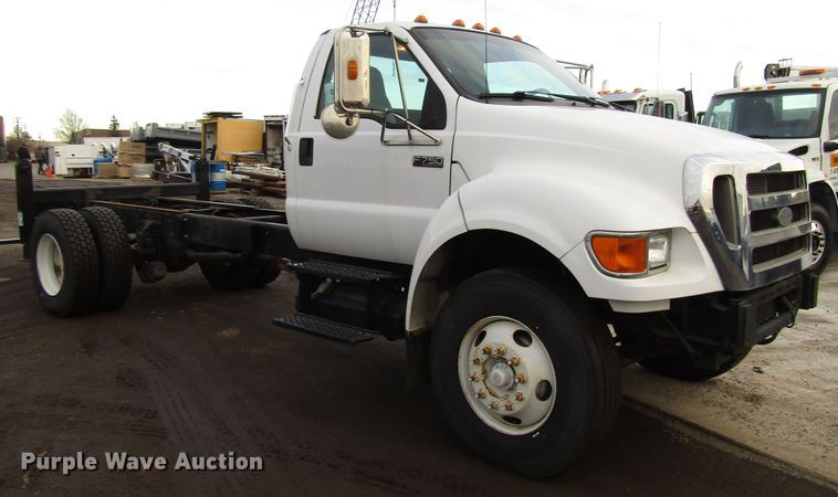 image for item DH8326 2009 Ford F750 Super Duty truck cab and chassis