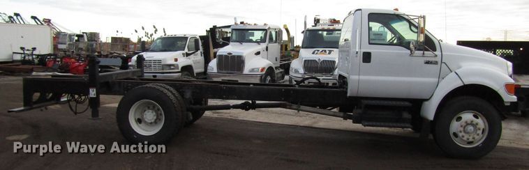 image for item DH8326 2009 Ford F750 Super Duty truck cab and chassis