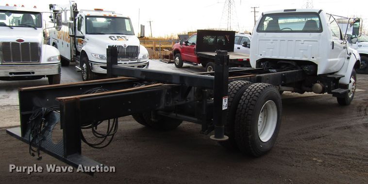 image for item DH8326 2009 Ford F750 Super Duty truck cab and chassis