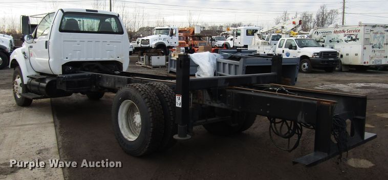 image for item DH8326 2009 Ford F750 Super Duty truck cab and chassis