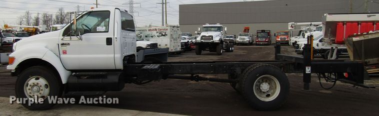 image for item DH8326 2009 Ford F750 Super Duty truck cab and chassis