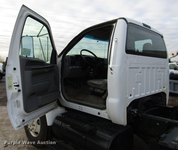 image for item DH8326 2009 Ford F750 Super Duty truck cab and chassis