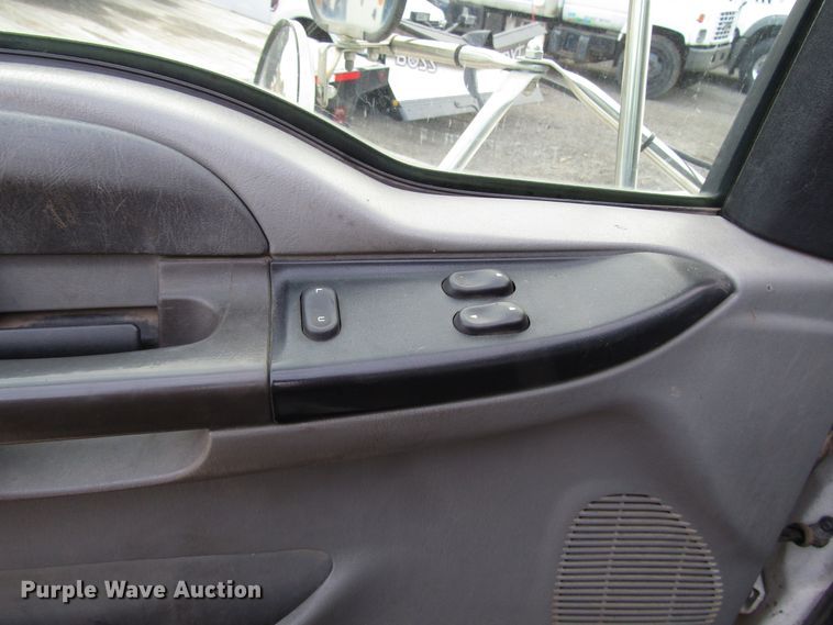 image for item DH8326 2009 Ford F750 Super Duty truck cab and chassis