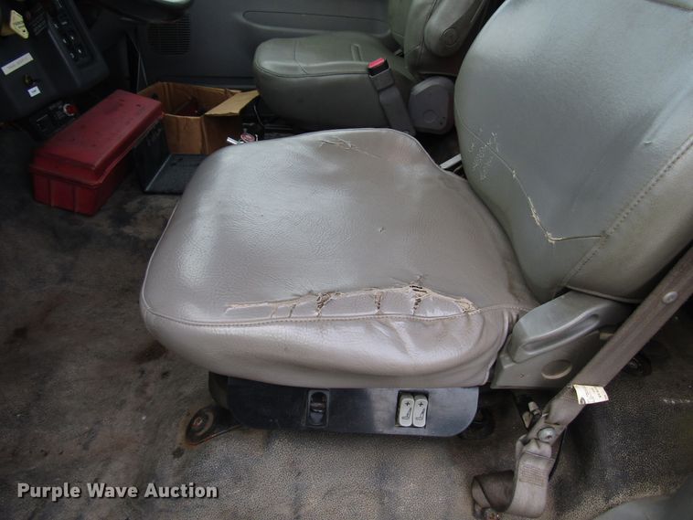 image for item DH8326 2009 Ford F750 Super Duty truck cab and chassis