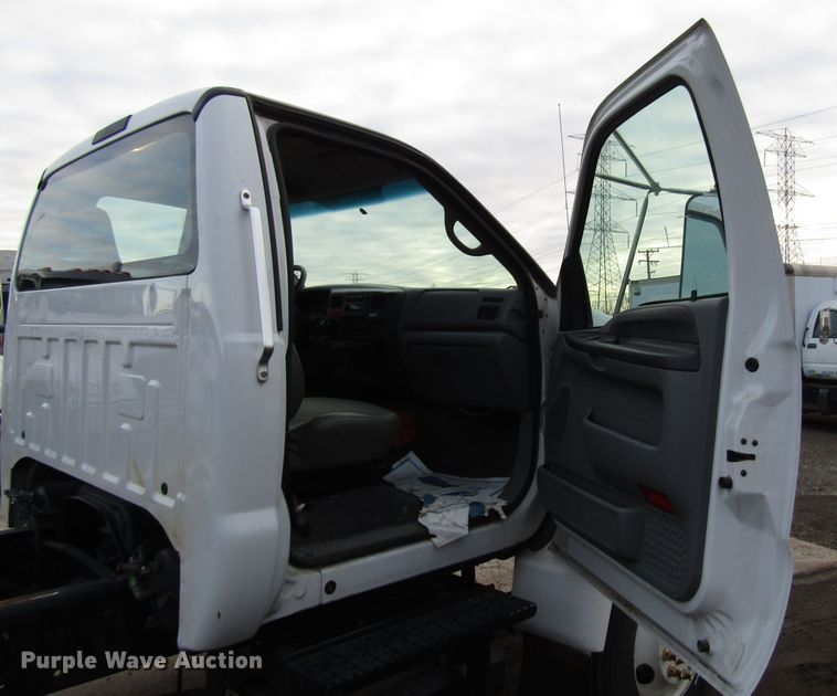 image for item DH8326 2009 Ford F750 Super Duty truck cab and chassis
