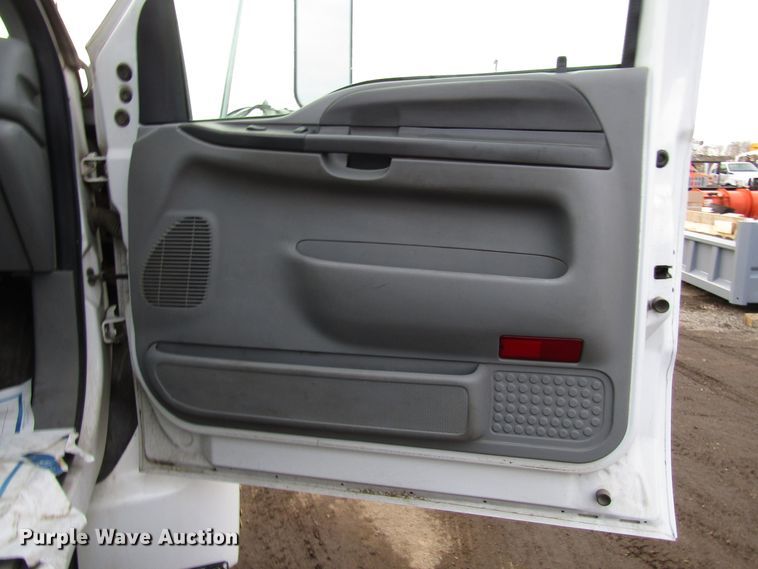 image for item DH8326 2009 Ford F750 Super Duty truck cab and chassis