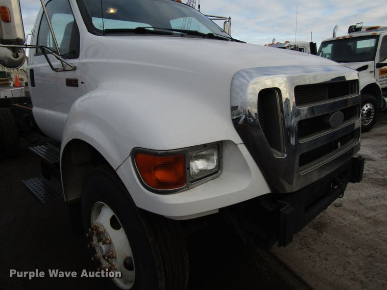 image for item DH8326 2009 Ford F750 Super Duty truck cab and chassis