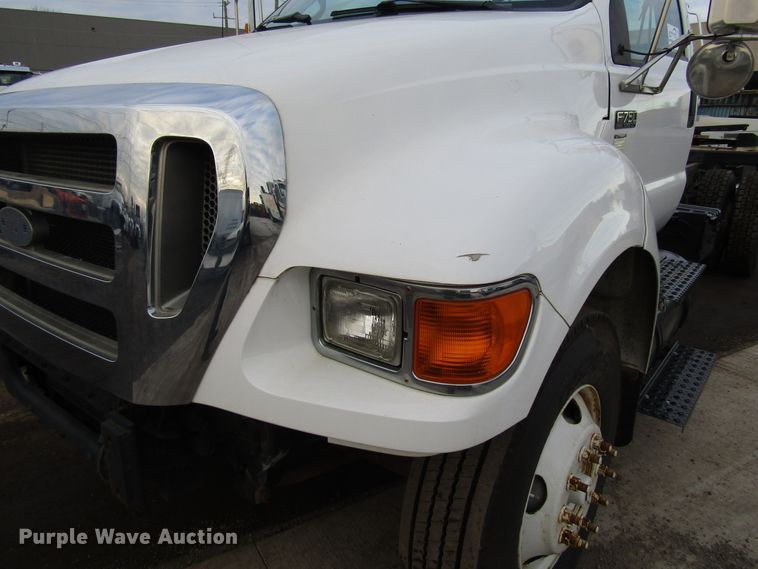 image for item DH8326 2009 Ford F750 Super Duty truck cab and chassis