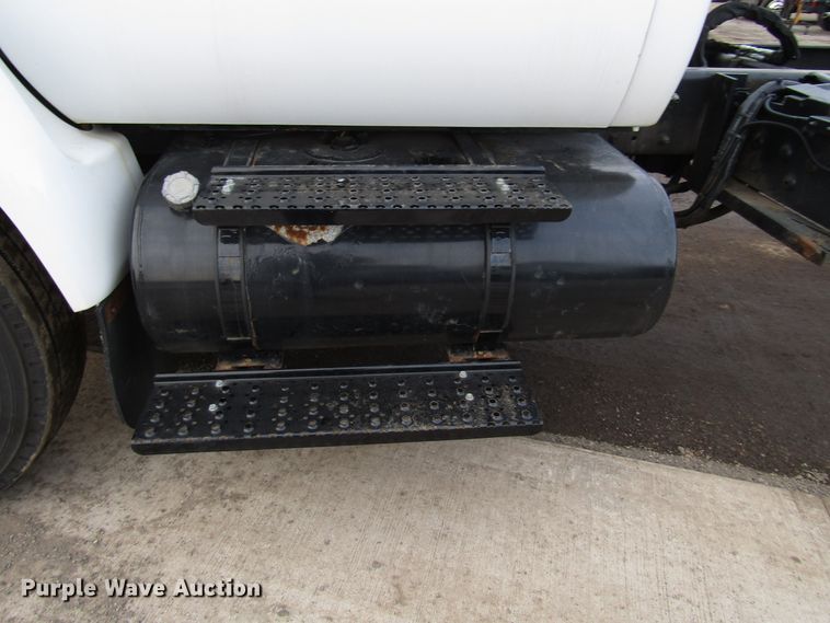 image for item DH8326 2009 Ford F750 Super Duty truck cab and chassis