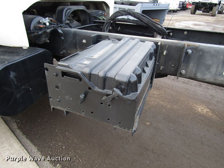 image for item DH8326 2009 Ford F750 Super Duty truck cab and chassis