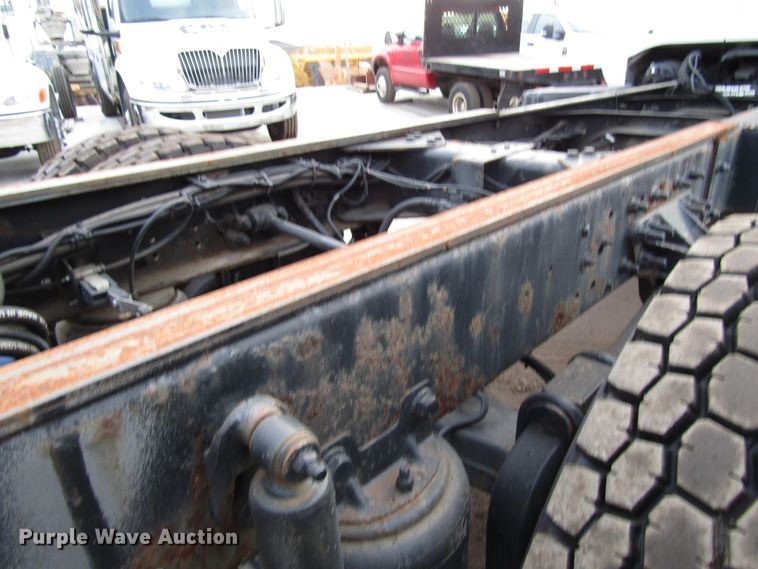 image for item DH8326 2009 Ford F750 Super Duty truck cab and chassis