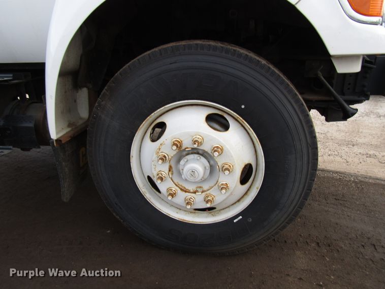 image for item DH8326 2009 Ford F750 Super Duty truck cab and chassis