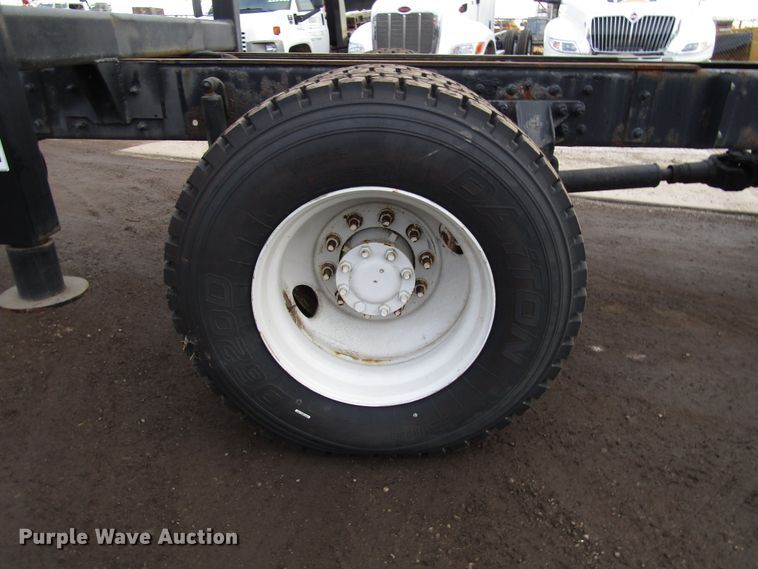 image for item DH8326 2009 Ford F750 Super Duty truck cab and chassis