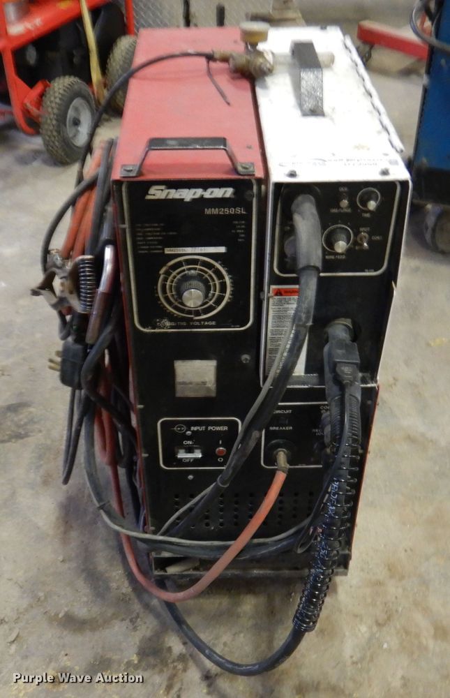 image for item DY9868 Snap-on MM-250SL MIG welder
