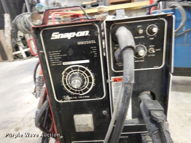 image for item DY9868 Snap-on MM-250SL MIG welder