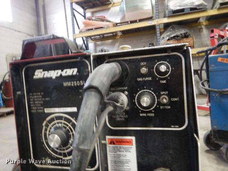 image for item DY9868 Snap-on MM-250SL MIG welder