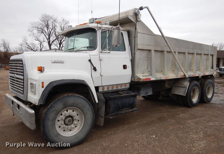 image for item EK9134 1993 Ford L9000 dump truck