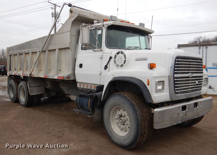 image for item EK9134 1993 Ford L9000 dump truck