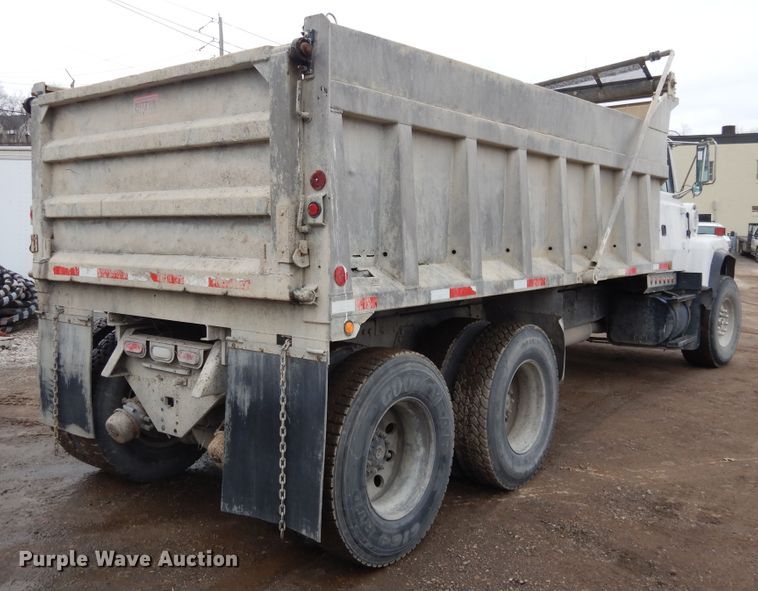image for item EK9134 1993 Ford L9000 dump truck