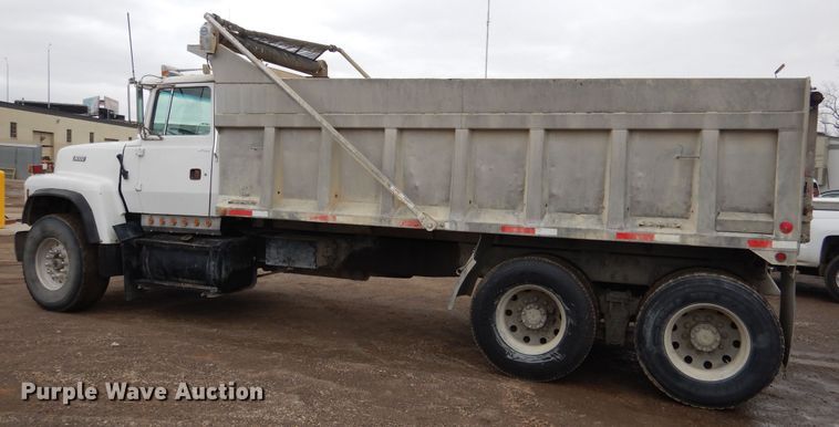 image for item EK9134 1993 Ford L9000 dump truck