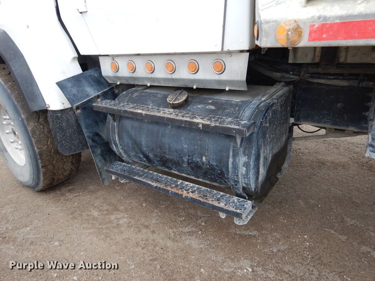 image for item EK9134 1993 Ford L9000 dump truck