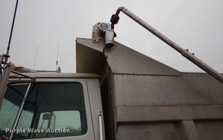 image for item EK9134 1993 Ford L9000 dump truck