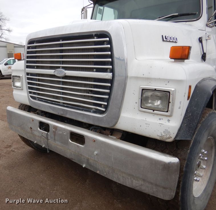 image for item EK9134 1993 Ford L9000 dump truck